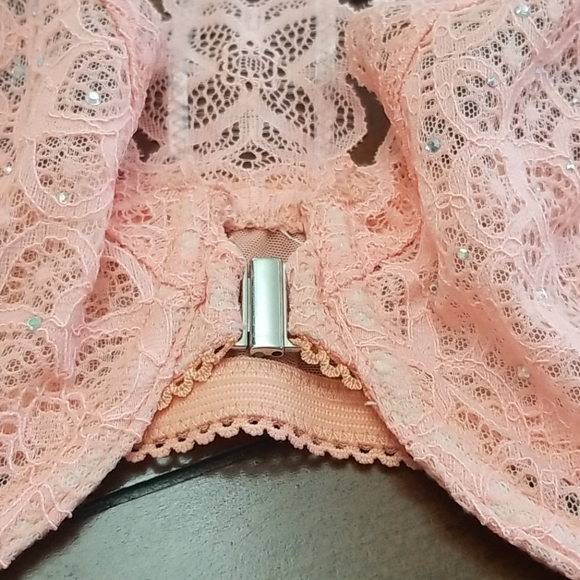 🍑 VS BRA - Picture 2 of 9